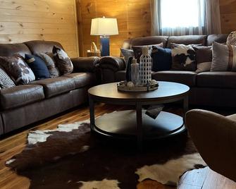 The Limestone LodgebrA peaceful, rustic destination you won’t want to leave! - Mineral Point - Sala de estar