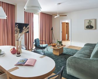 Turing Locke Cambridge - Girton - Living room