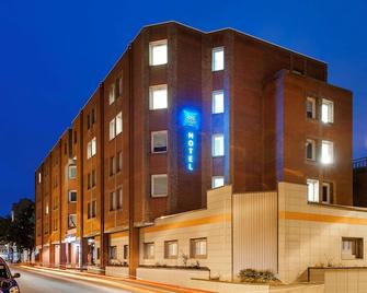 Ibis Budget Lille Gares Vieux-Lille - ลีลล์ - อาคาร