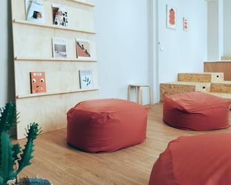 Hostel Tomato - Jiaoxi Township - Living room