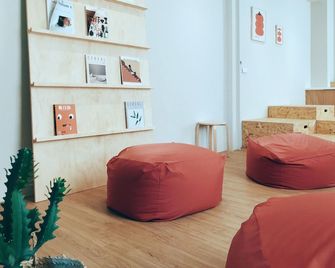 Hostel Tomato - Jiaoxi - Wohnzimmer