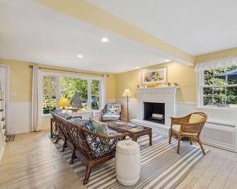 Just a Short Stroll to the Beach, Large 4 BR Home - Biddeford - Living room