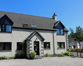 Larick House B&B - Newtonmore - Building