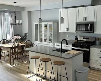 New 3-bedroom townhome in Eagle River - Anchorage - Cocina