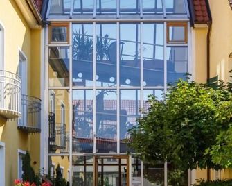 Neumaiers Hirsch -Gasthof und Landhotel - Weißenhorn - Building