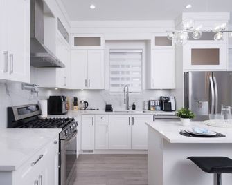 Modern 3br Near Langley Events Centre & Ev Charger - Langley - Mutfak