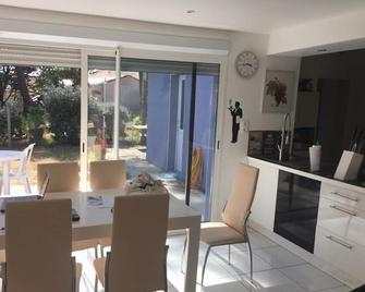 Listed house 5 min walk from beach and shops - Jard-sur-Mer - Salle à manger