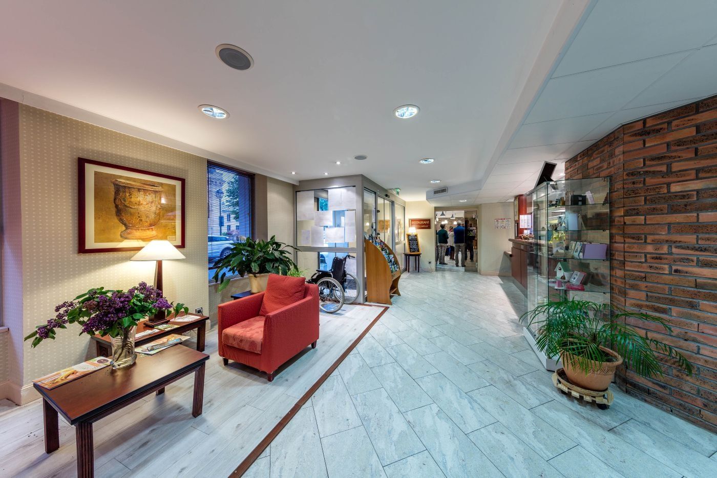 Noemys Neris Montlucon - hotel restaurant - Neris-les-bains - Лоббі
