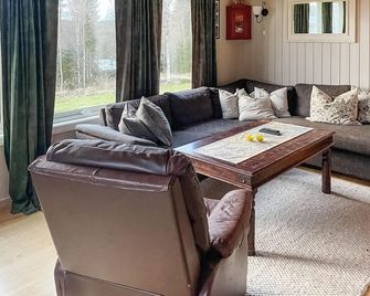 Cozy Home In Østby With Wifi - Innbygda - Living room