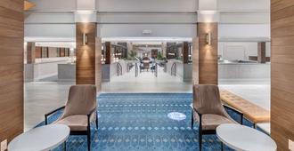 Embassy Suites by Hilton Oklahoma City Will Rogers Airport - אוקלהומה סיטי - לובי