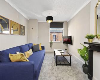 Stone Pit Apartments - Chorley - Living room