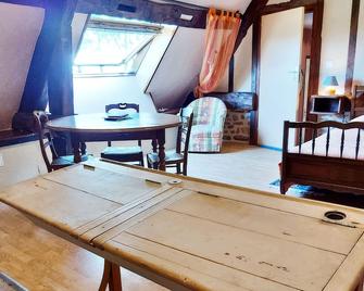 Gite Saint-Aubin-Fosse-Louvain, 3 bedrooms, 7 persons - Gorron - Comedor