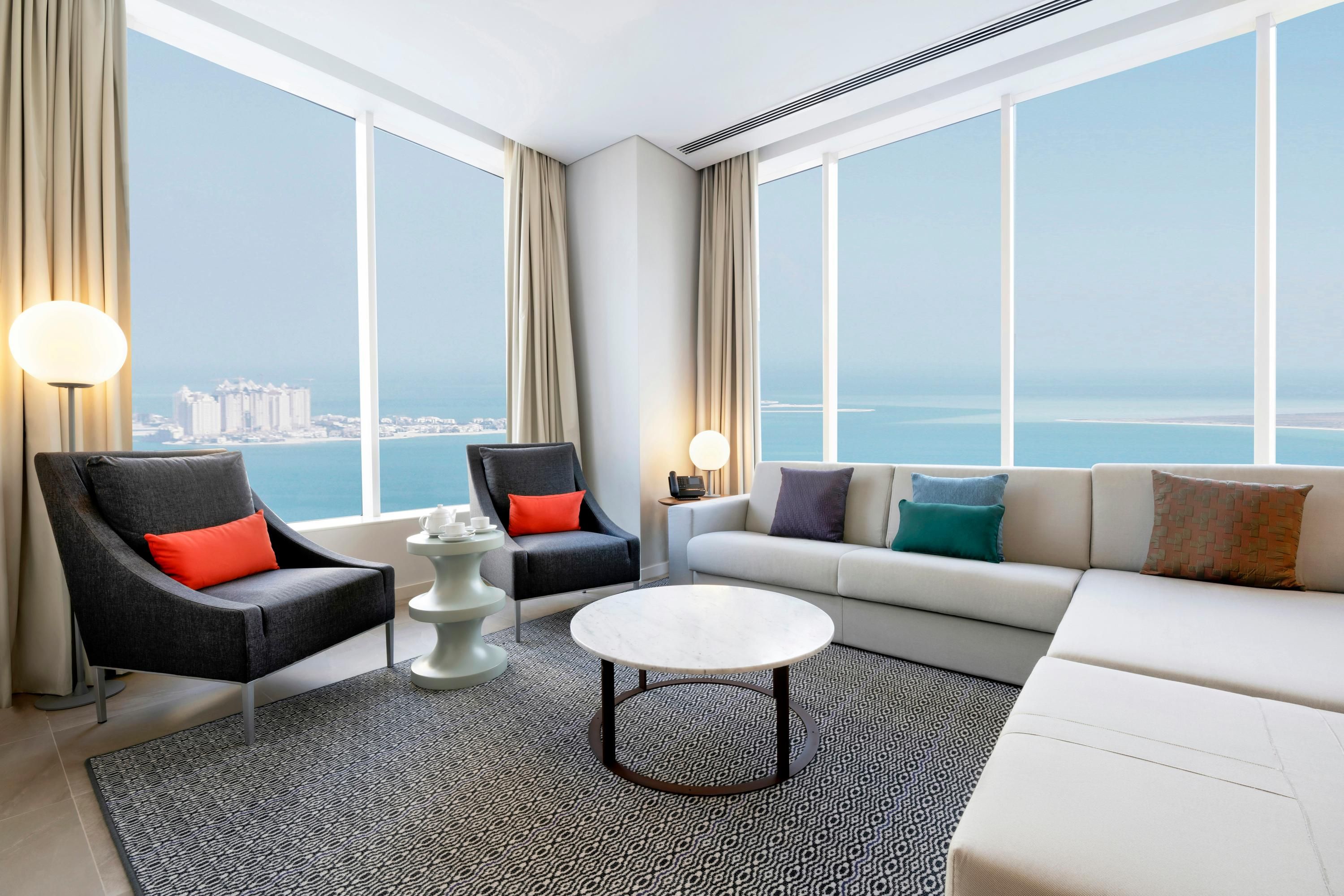 Aleph Doha Residences, Curio Collection by Hilton - דוחה - סלון