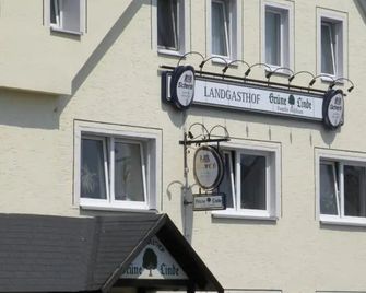 Landgasthof Grüne Linde - Hof - Edificio