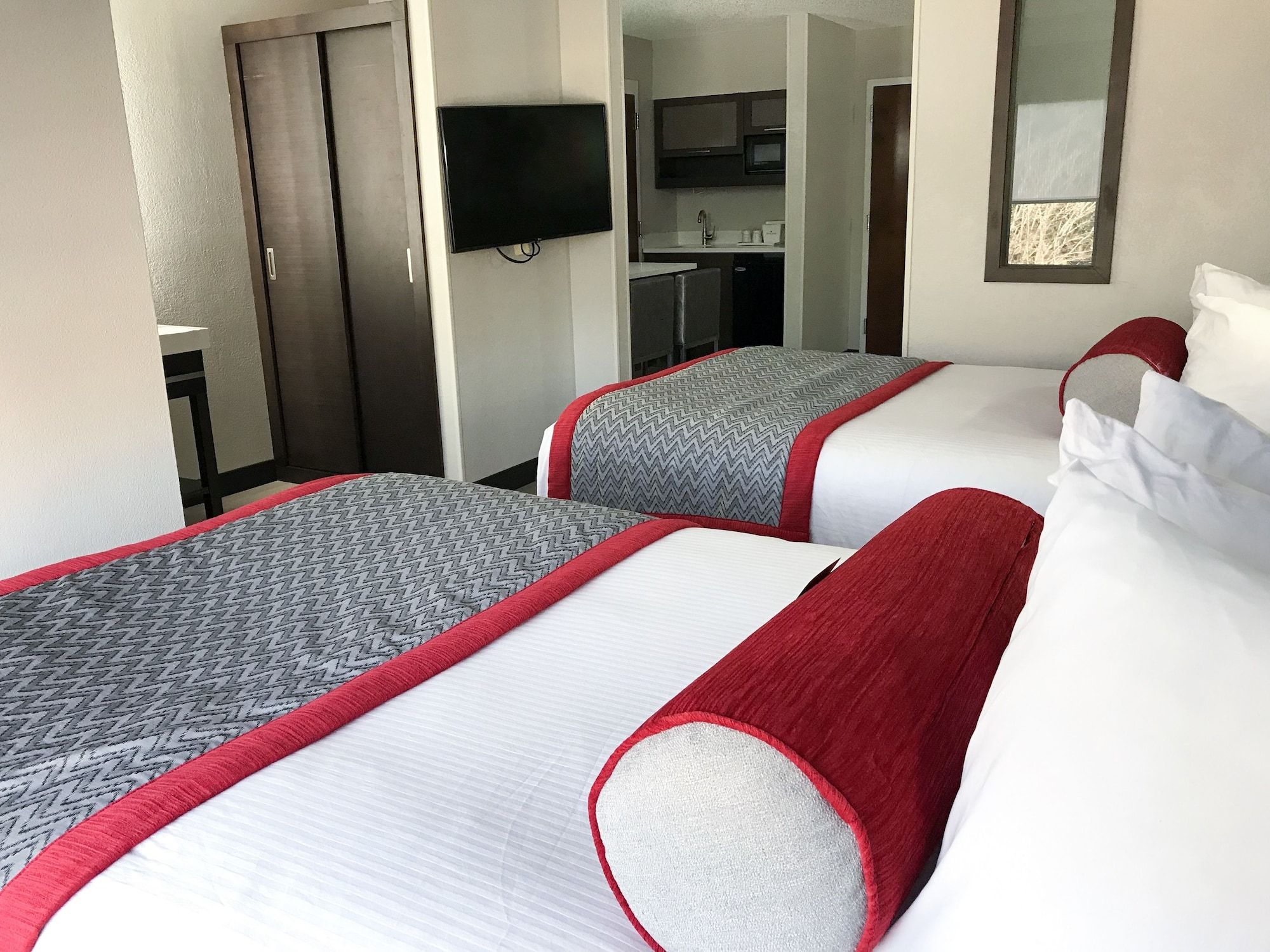 Ramada by Wyndham Suites Orlando Airport