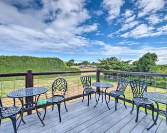 Charming Sequim House with Olympic Peninsula Views! - Sequim - Balkon