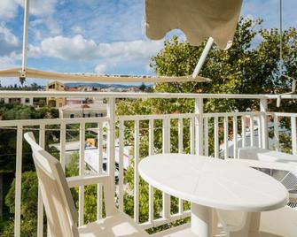 Hotel Summery - Lixouri - Balcone