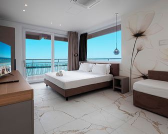 Hotel Cola Frontemare - Bellaria-Igea Marina