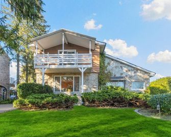 Beautiful Lakeview Cottage on the Beach - Ajax - Gebäude