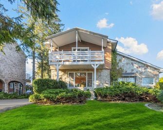 Beautiful Lakeview Cottage on the Beach - Ajax - Budova
