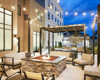 ستاي بريدج سويتس أوبورن يونيفيرسيتي أريا باي آيتش جي - أوبورن - شرفة مرصوفة