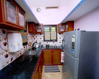 3 BHK homestay at Aranmula(a temple town famous for boat race, and valla sadhya) - Chengannūr - Kitchen