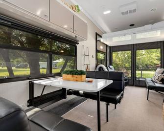 Waterfront Getaway, Dock Your Boat & Play! - Edgewater - Living room