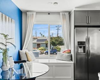Porchlight Home Central San Diego Free Parking - San Diego - Living room