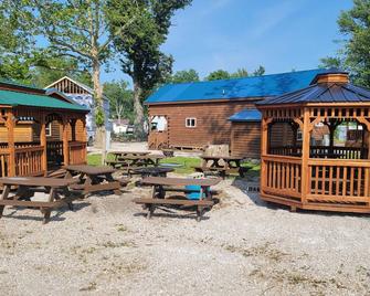 Sunset Cabin #7 - Ashtabula - Patio