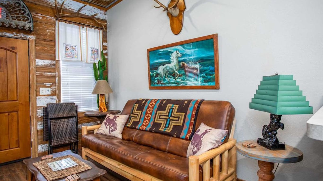 Lonesome Dove Bandera Cabin