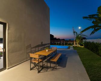 Momentum Villas - Ialysos - Patio