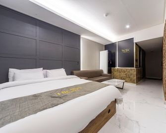 Iksan The Way Hotel - Iksan - Bedroom