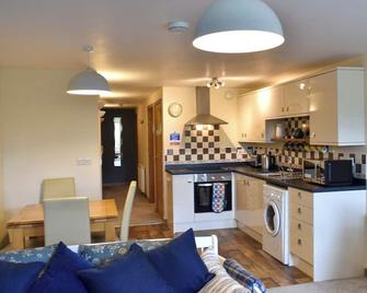 A modern ground floor apartment, surrounded by all that Cumbria has to offer. - Penrith - Kitchen