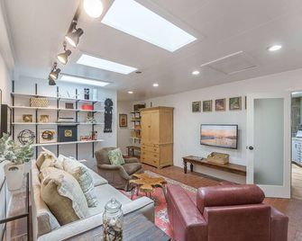 3855 Carmel Nest home - Carmel-by-the-Sea - Living room