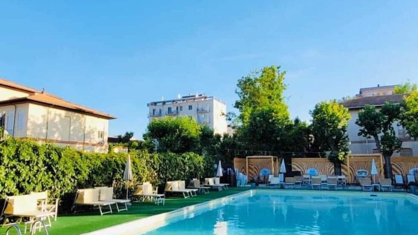 Hotel Ideale - Young People Under 40