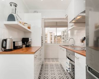 Lovely 2 Bedroom Apartment in Caparica - Almada - Kitchen