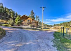 Hill City Log Cabin with On-Site Trout Fishing! - Hill City - Gebouw