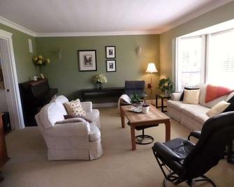 Mt Bakerview Bed and Breakfast - Langley