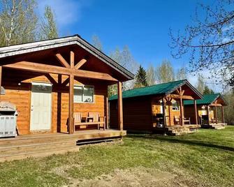 Swift Creek Resort Cabin #2 - Valemount - Edificio