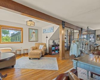 Roadrunner Inn and Log Cabins - Eureka Springs - Sala de estar