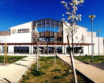 أدونيس أي -أون-بروفينس - Éguilles - مبنى