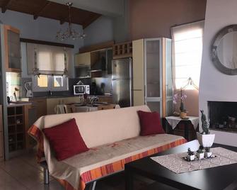 Luxurius Apartment With Balcony Near Keramoti! - Chrysoupoli - Sala de estar