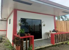 Nice Bungalow by the bay. Spacious and private. - Malitbog - Building