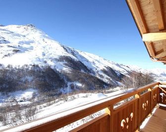 Chalet, wifi, ski-in/ski-out & foot of the slopes, view ski slopes, terrace, parking, tv, ski locker - Les Ménuires - Balcon
