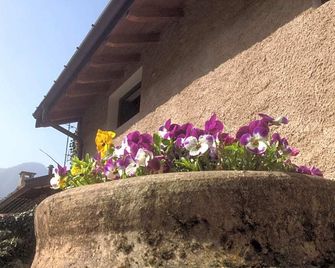 La Tana del Ghiro - Porto Valtravaglia - Vista del exterior