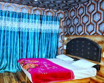 OYO Home Homestay Rashid Wani - Pahalgam - Bedroom