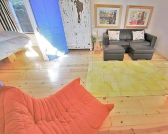 Super Cute Guesthouse in West Petaluma - Petaluma - Wohnzimmer
