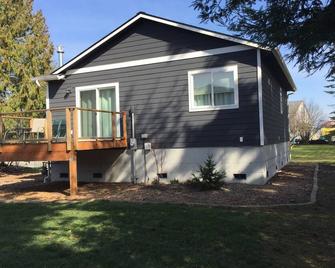 Come and stay at Thompson's Guest House in historic and charming La Conner, WA - La Conner - Gebouw