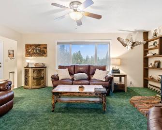 Stay @ Long R! Enjoy the Bitterroot Mtns! - Hamilton - Wohnzimmer