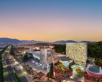 Grand Mercure Ambassador Changwon - Changwon - Building